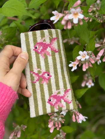 PINK GOLDFISH BRILLEETUI fra PompStitch